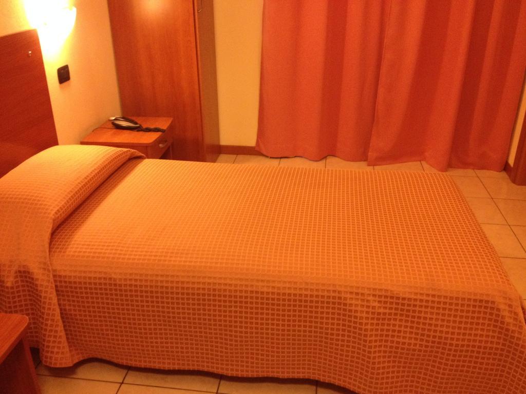 Hotel Belforte Варезе Стая снимка