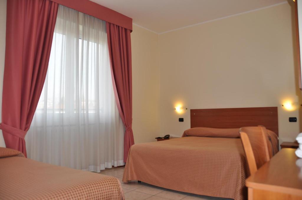 Hotel Belforte Варезе Стая снимка